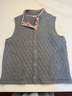 Like new Orvis Quilted Vest in Heather Gray with Lavender Trim size M
